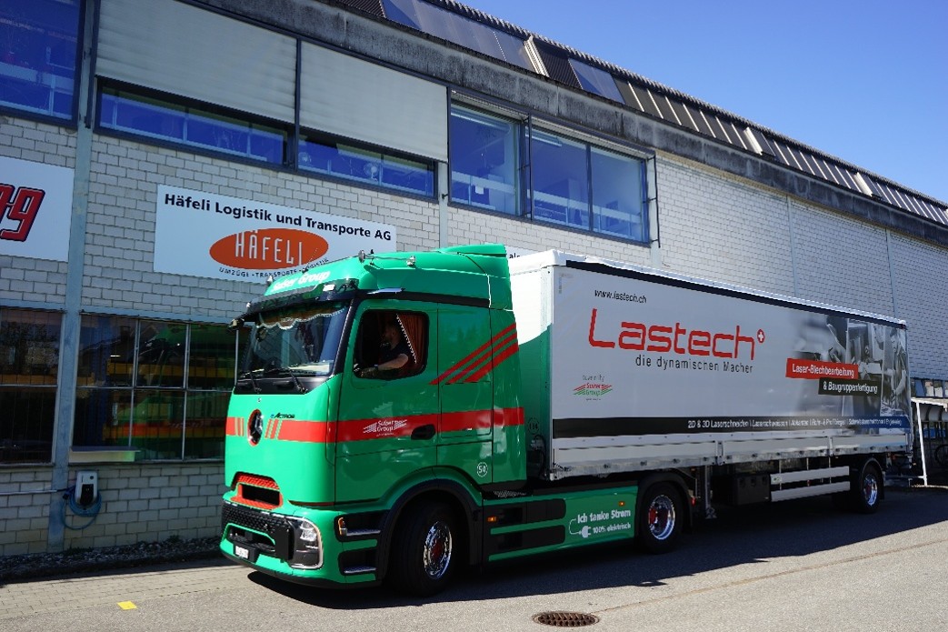 Übergabe des neuen Aufliegers an die Lastech AG in Mellingen