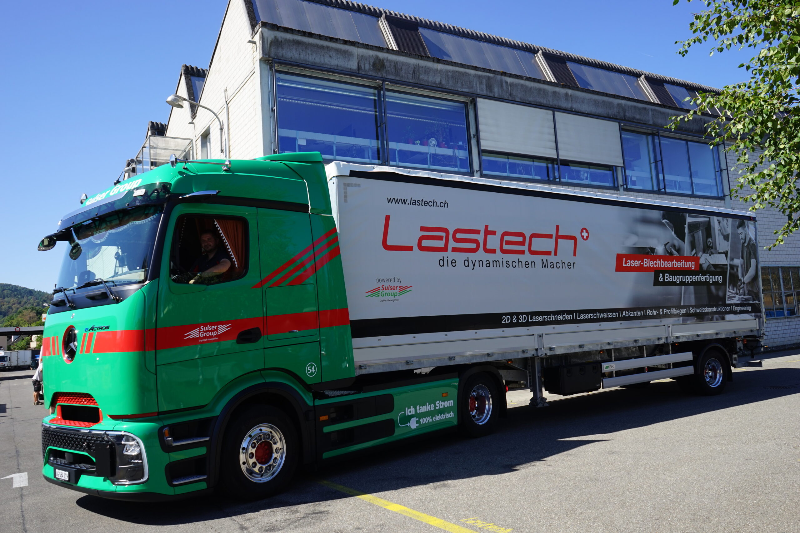 Übergabe des neuen Aufliegers an die Lastech AG in Mellingen