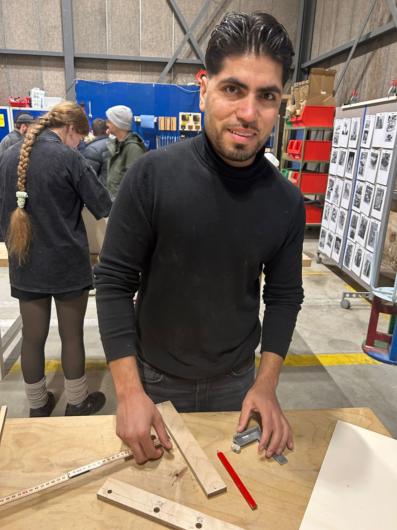 Teilnehmende in der Lernwerkstatt