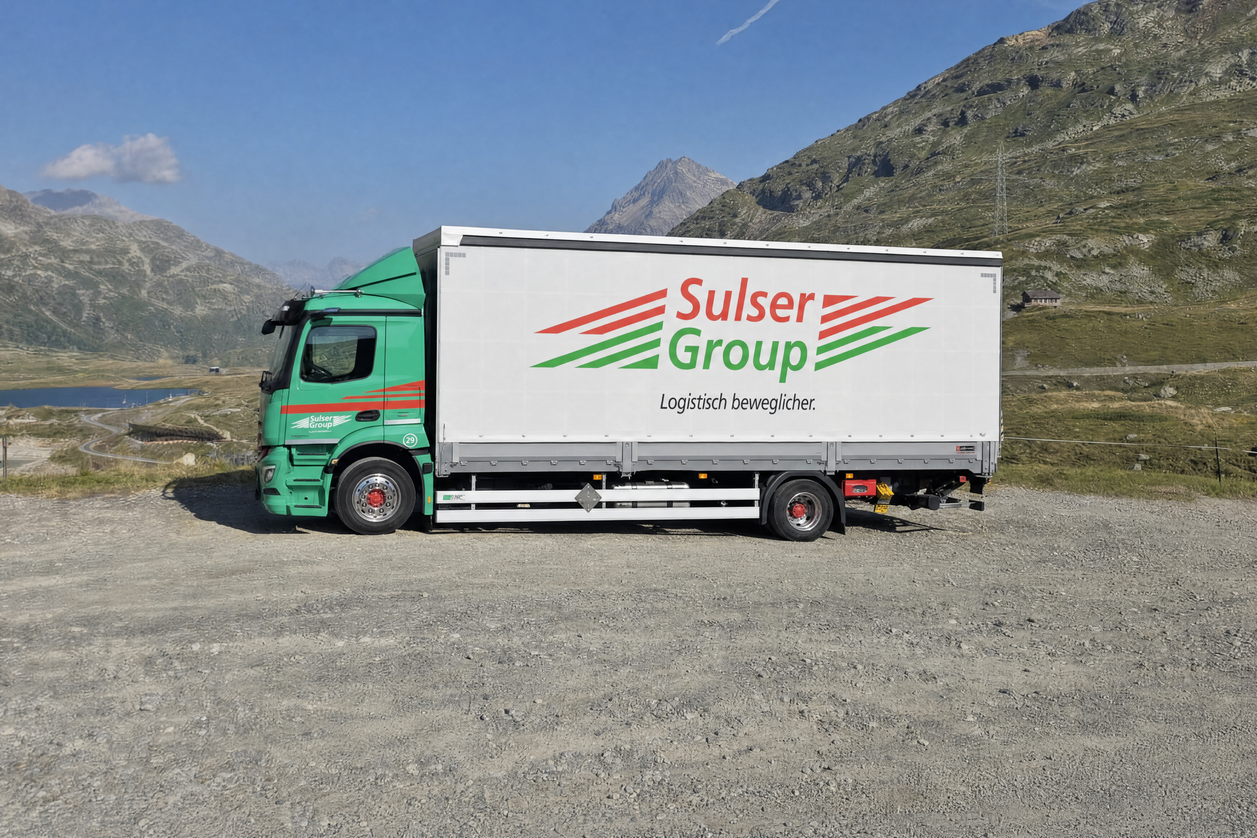 Neuer City Liner der Sulser Transport AG am Nufenenpass